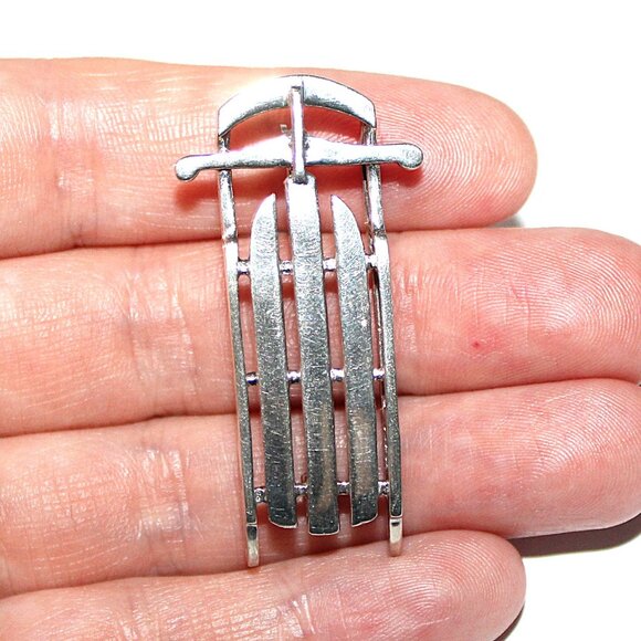 Sterling Silver Sled Brooch 6 Grams - Picture 4 of 4